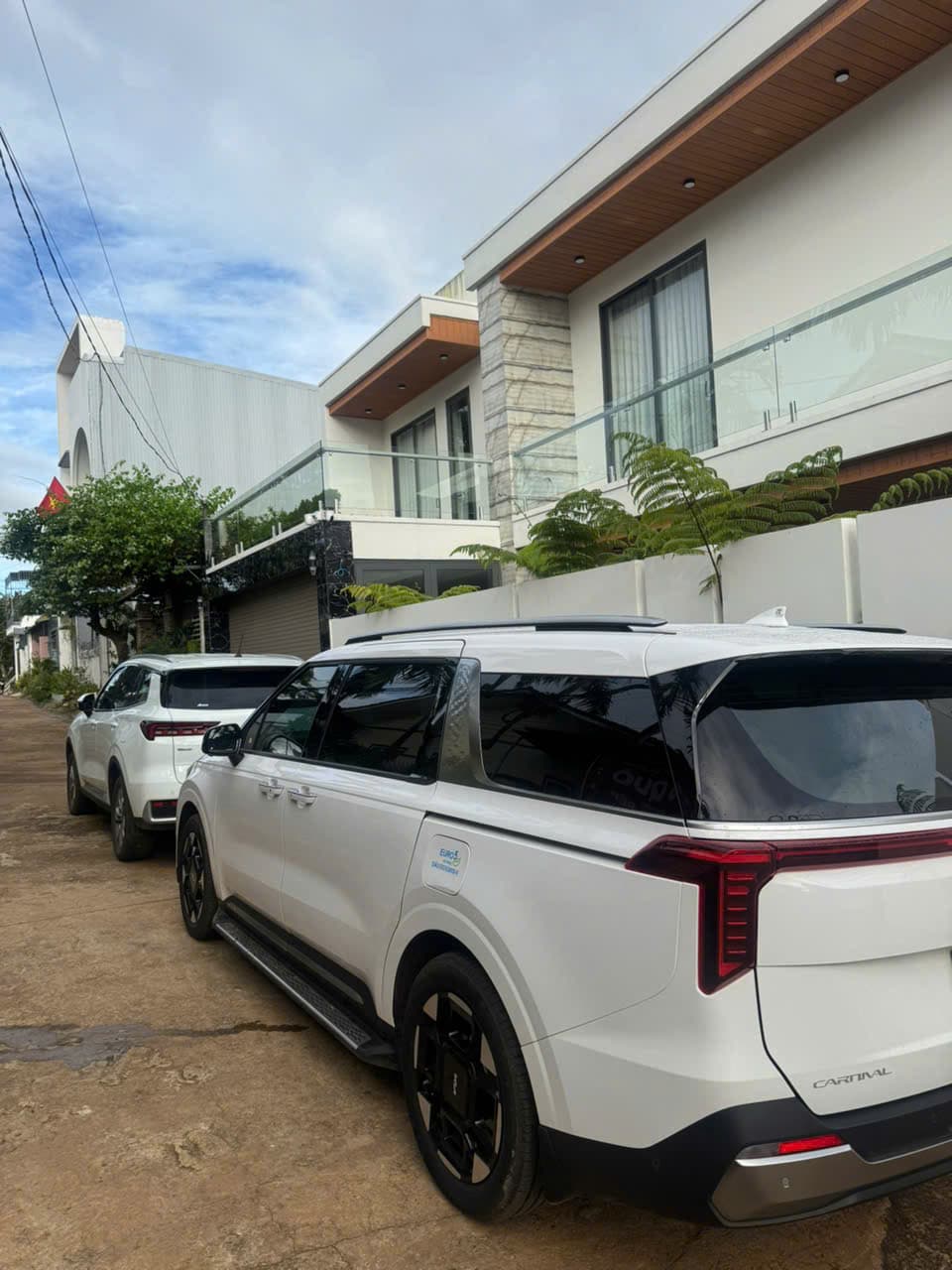 Tại Sao Nên Thuê Xe Tự Lái Trước Khi Quyết Định Mua Xe?